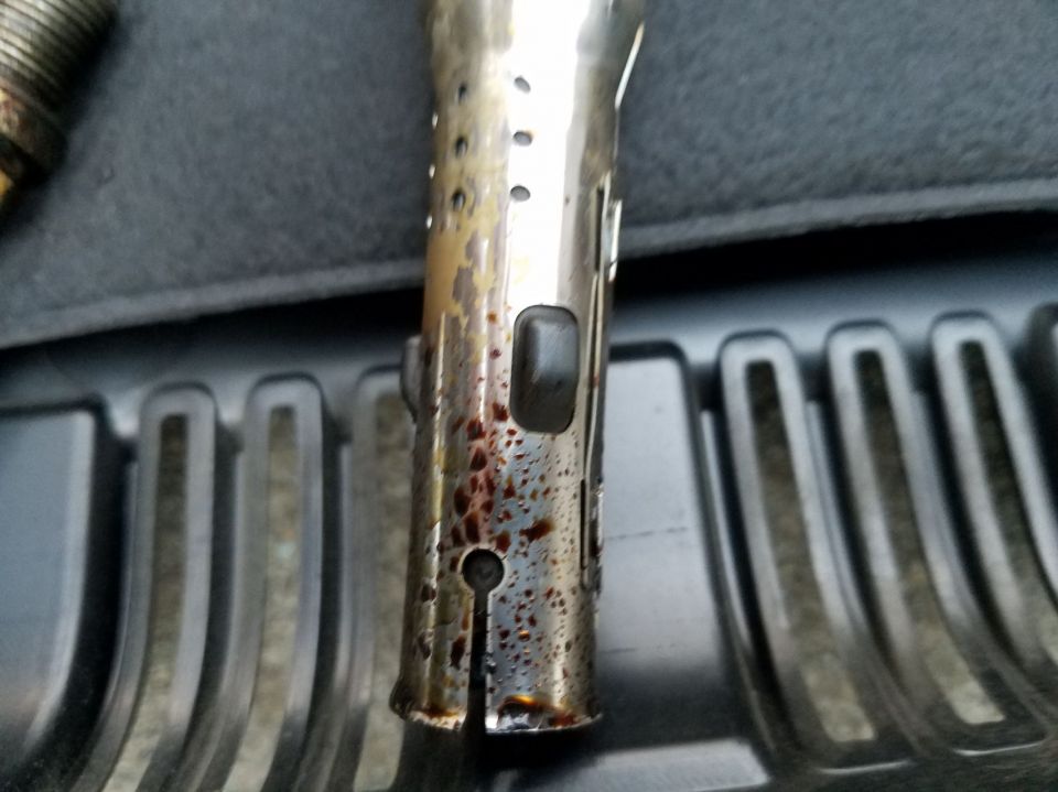 Oil on coil pack and spark plug, not on tip, is this normal?