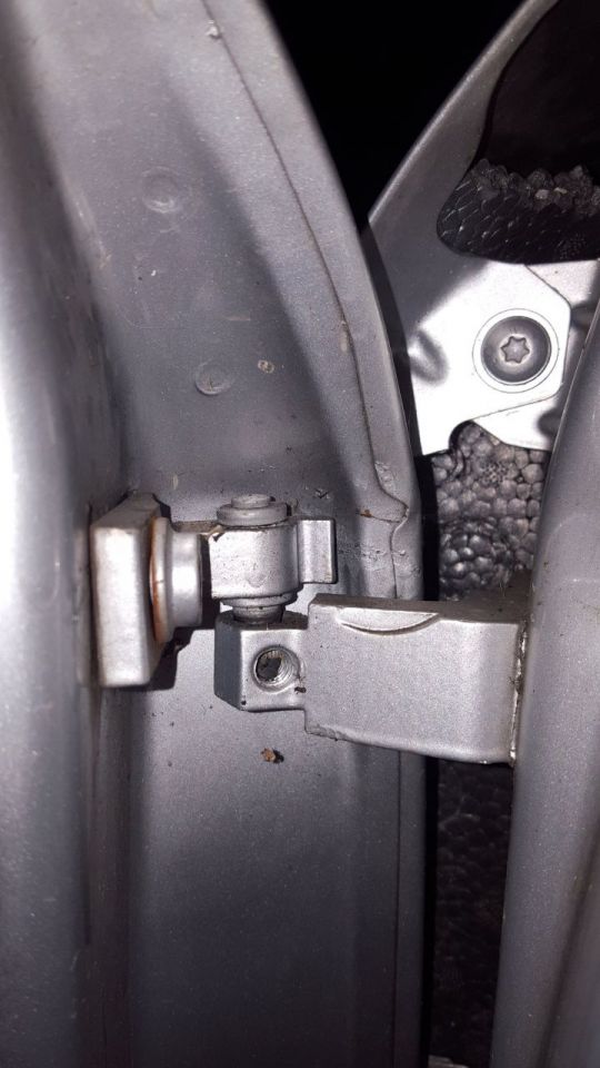 Dropped door missing hinge pin